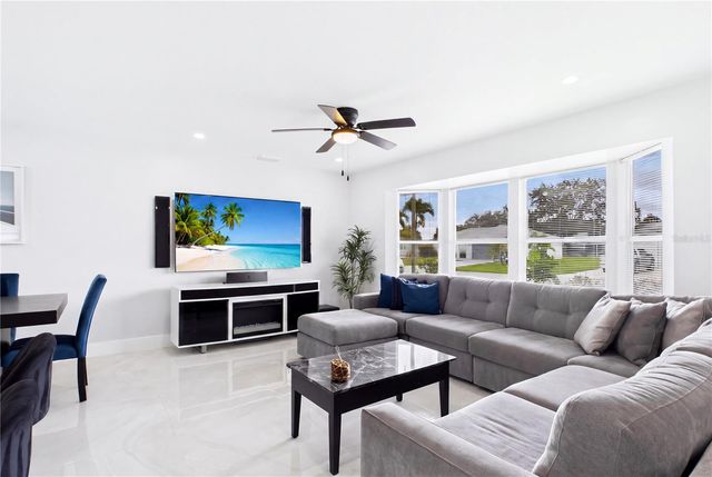 256 SE SANTA BARBARA PLACE, Cape Coral, FL 33990