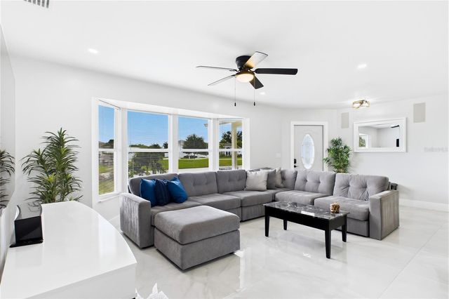 256 SE SANTA BARBARA PLACE, Cape Coral, FL 33990