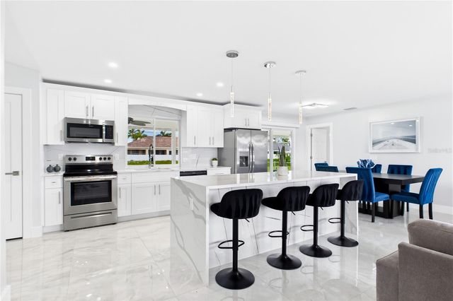 256 SE SANTA BARBARA PLACE, Cape Coral, FL 33990