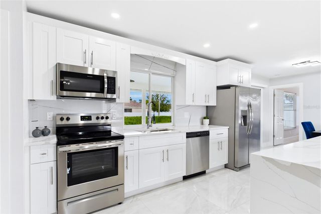 256 SE SANTA BARBARA PLACE, Cape Coral, FL 33990