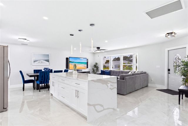 256 SE SANTA BARBARA PLACE, Cape Coral, FL 33990