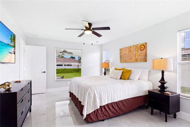 256 SE SANTA BARBARA PLACE, Cape Coral, FL 33990