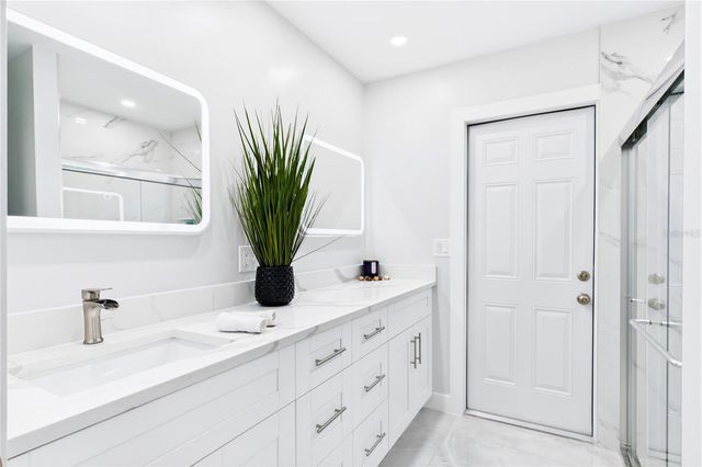 256 SE SANTA BARBARA PLACE, Cape Coral, FL 33990