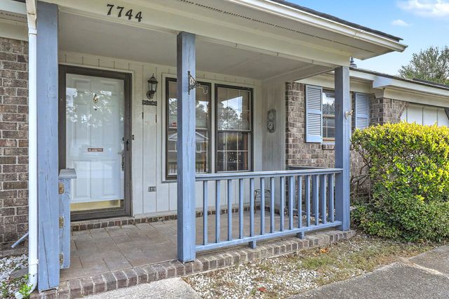 7744 Rosin Drive, North Charleston, SC 29418