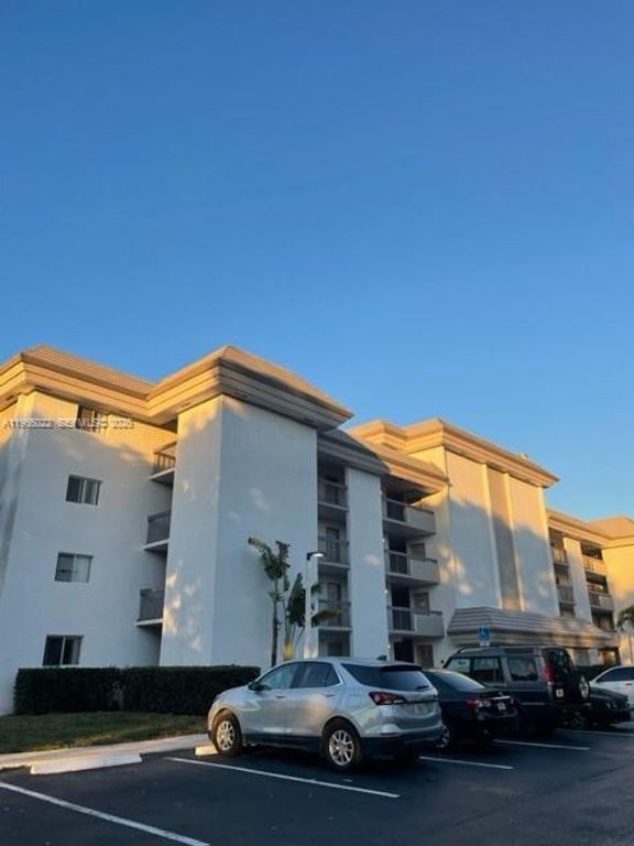 731 N Pine Island Rd 306, Plantation, FL 33324