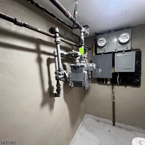 345 Summer Ave, Newark City, NJ 07104