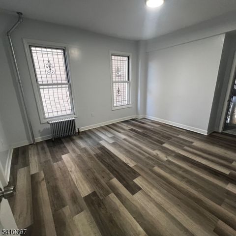 345 Summer Ave, Newark City, NJ 07104