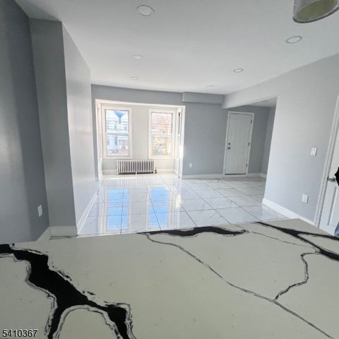 345 Summer Ave, Newark City, NJ 07104