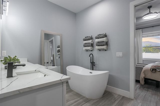 3301 W DEWEY STREET, Tampa, FL 33607