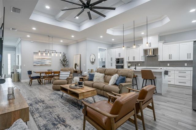 3301 W DEWEY STREET, Tampa, FL 33607