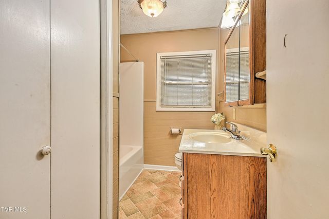 495 Cooks Valley Road, Kingsport, TN 37664