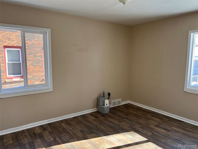 11480 College Street, Detroit, MI 48205