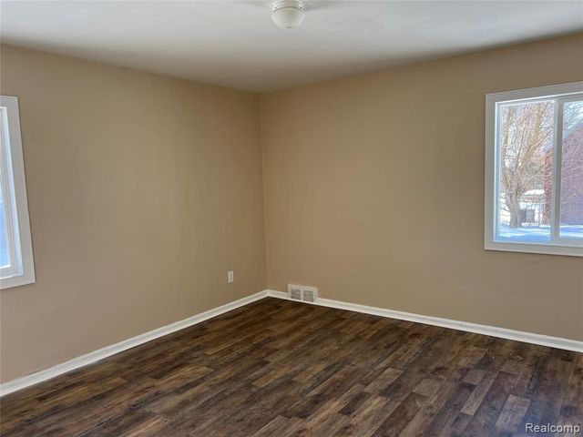 11480 College Street, Detroit, MI 48205