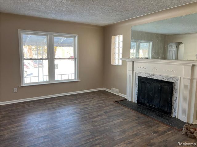 11480 College Street, Detroit, MI 48205