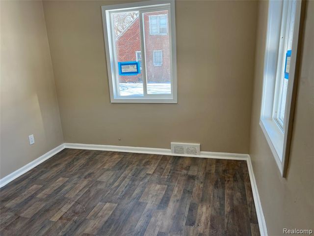 11480 College Street, Detroit, MI 48205