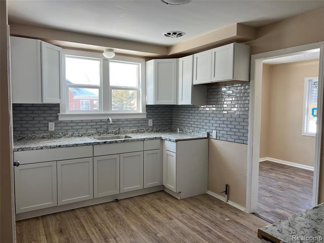 11480 College Street, Detroit, MI 48205