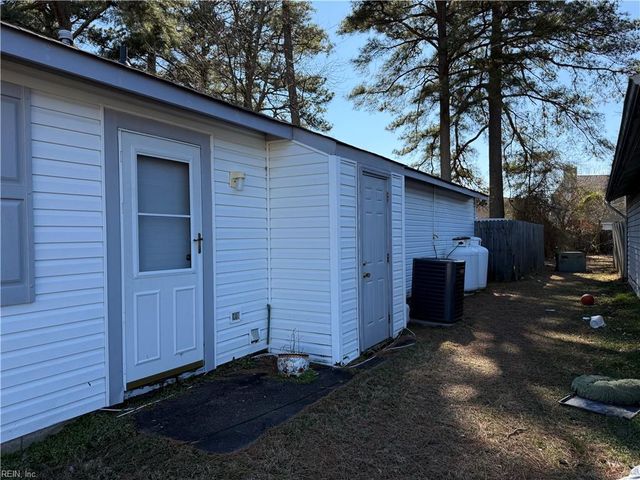 3860 Sugar Creek LN, Portsmouth, VA 23703