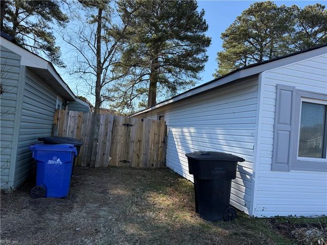 3860 Sugar Creek LN, Portsmouth, VA 23703