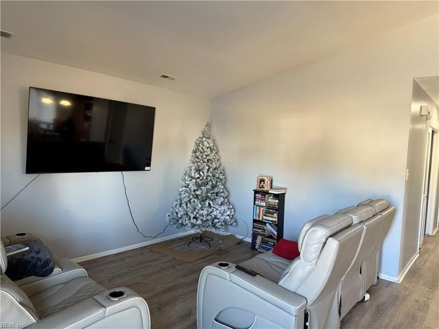 3860 Sugar Creek LN, Portsmouth, VA 23703
