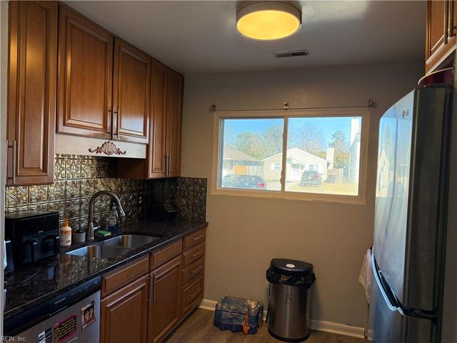 3860 Sugar Creek LN, Portsmouth, VA 23703