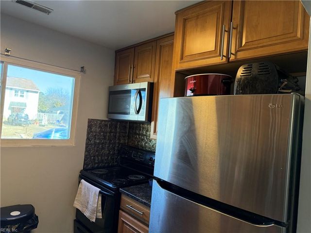 3860 Sugar Creek LN, Portsmouth, VA 23703