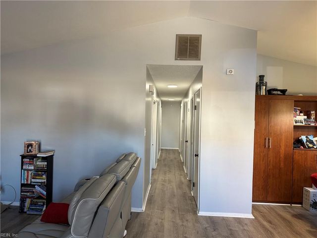 3860 Sugar Creek LN, Portsmouth, VA 23703