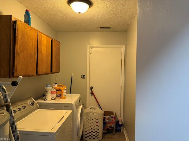 3860 Sugar Creek LN, Portsmouth, VA 23703