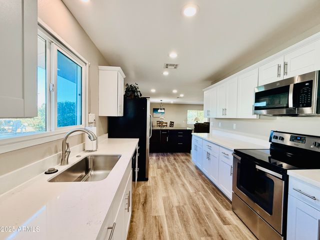 13202 W BEECHWOOD Drive, Sun City West, AZ 85375