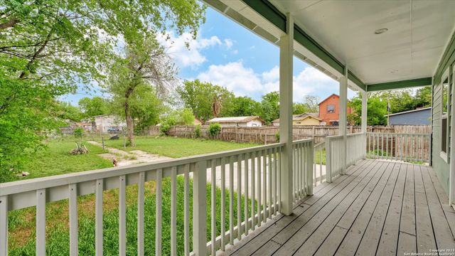 815 WAVERLY AVE, San Antonio, TX 78201