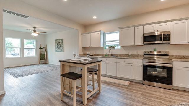 815 WAVERLY AVE, San Antonio, TX 78201