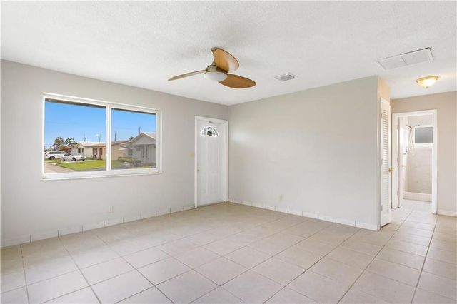 5207 NW 28TH Avenue, Tamarac, FL 33309