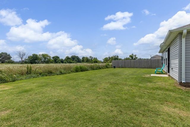 825 S Katlyn Drive, Siloam Springs, AR 72761