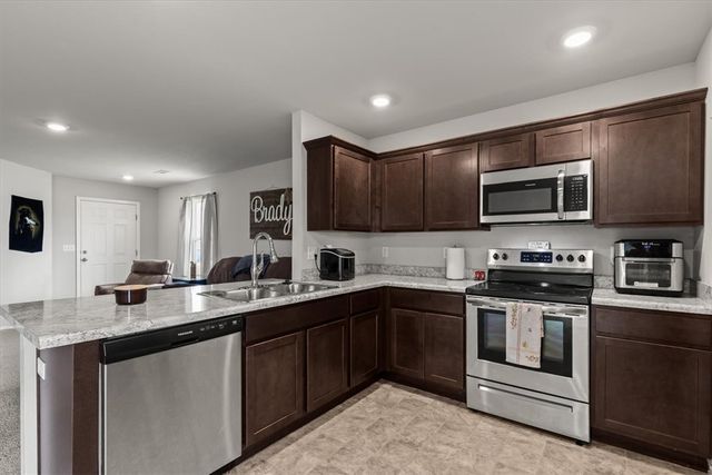 825 S Katlyn Drive, Siloam Springs, AR 72761