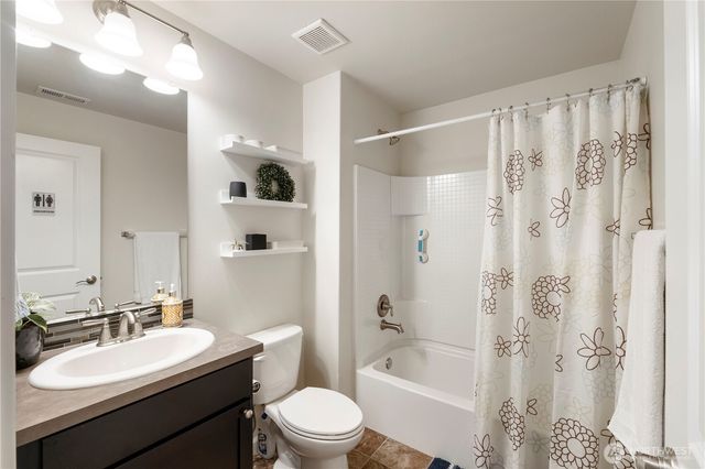 13825 66th Ave E, Puyallup, WA 98373