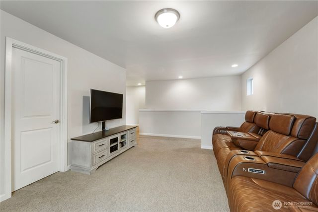 13825 66th Ave E, Puyallup, WA 98373