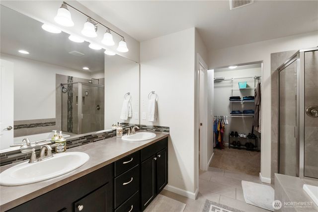 13825 66th Ave E, Puyallup, WA 98373