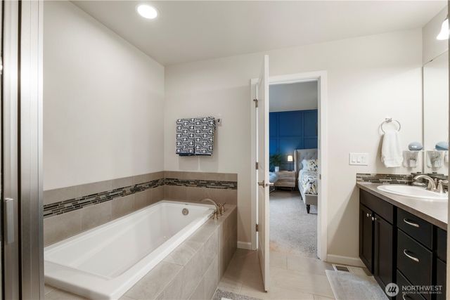 13825 66th Ave E, Puyallup, WA 98373