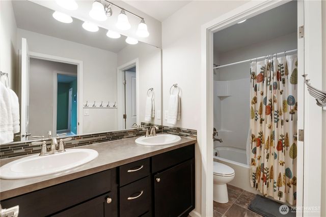 13825 66th Ave E, Puyallup, WA 98373