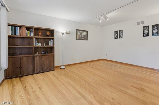 7 Canyon Woods Ct, Holmdel Twp., NJ 07733