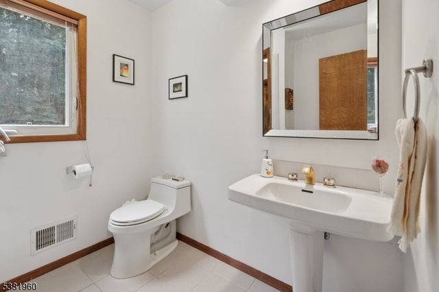 7 Canyon Woods Ct, Holmdel Twp., NJ 07733