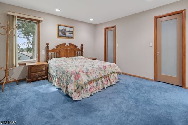 7 Canyon Woods Ct, Holmdel Twp., NJ 07733