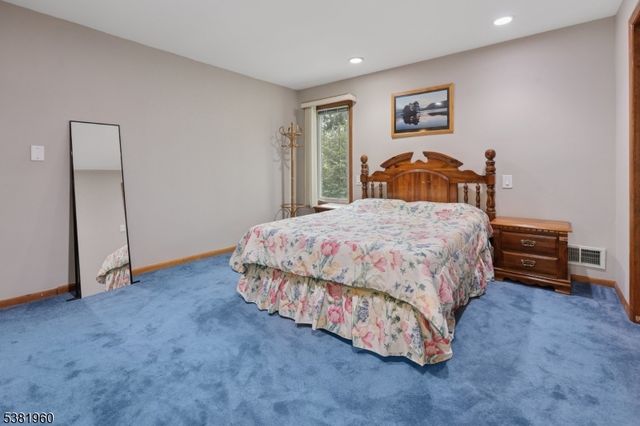 7 Canyon Woods Ct, Holmdel Twp., NJ 07733