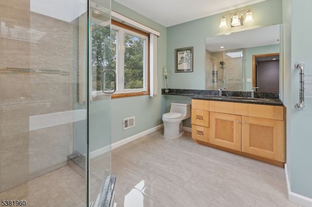 7 Canyon Woods Ct, Holmdel Twp., NJ 07733