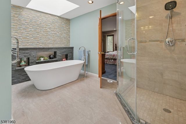 7 Canyon Woods Ct, Holmdel Twp., NJ 07733