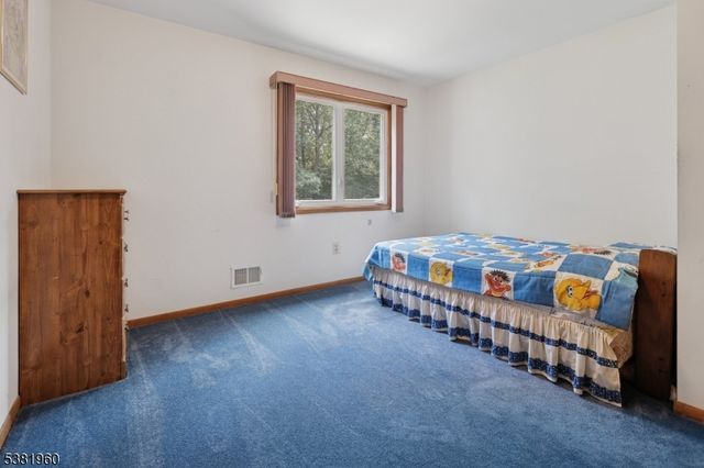 7 Canyon Woods Ct, Holmdel Twp., NJ 07733