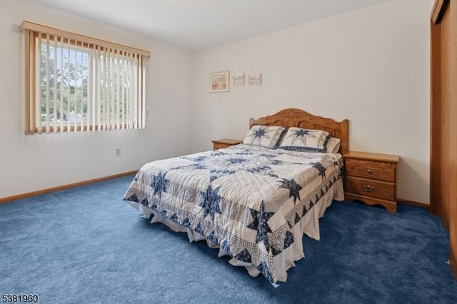 7 Canyon Woods Ct, Holmdel Twp., NJ 07733