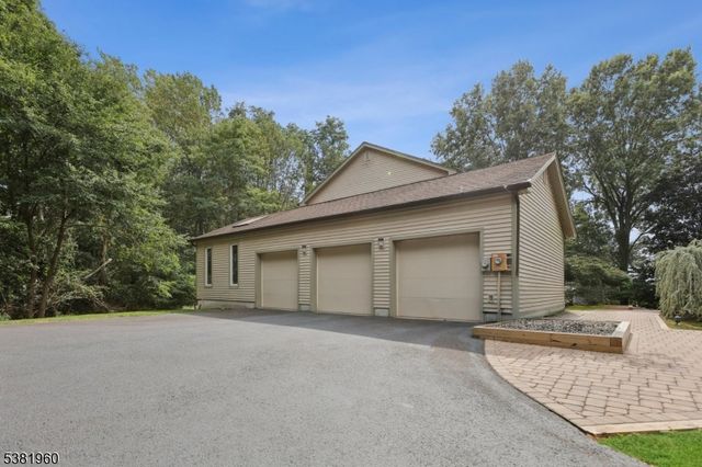 7 Canyon Woods Ct, Holmdel Twp., NJ 07733