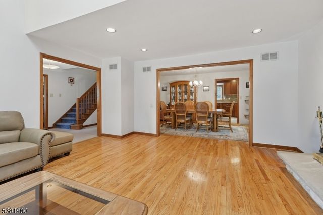 7 Canyon Woods Ct, Holmdel Twp., NJ 07733