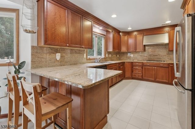 7 Canyon Woods Ct, Holmdel Twp., NJ 07733