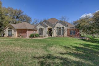 200 Carriage House RD, Salado, TX 76571